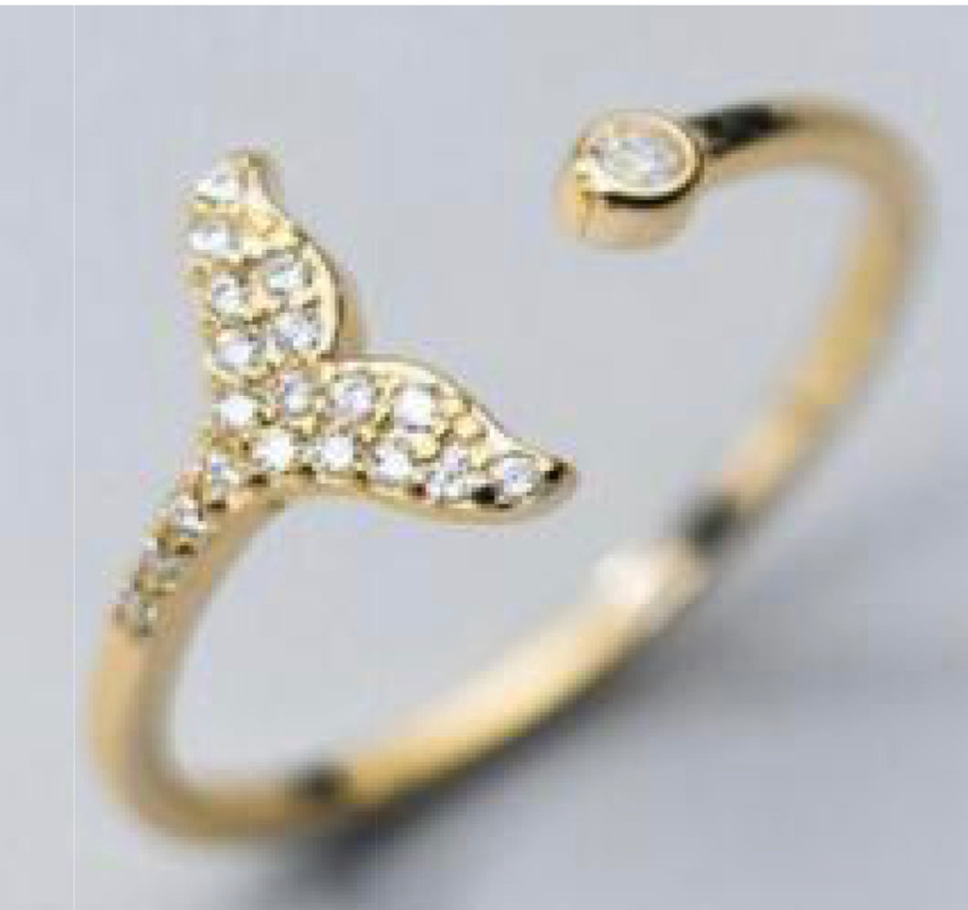 Simple Gold Whale Tail Ring